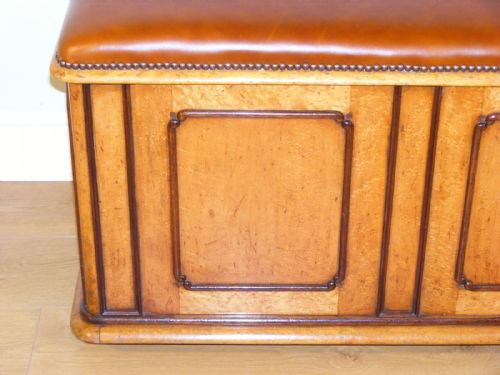 A 19TH CENTURY BIRCH OTTOMAN BLANKET BOX - ADDITIONAL PHOTO 7