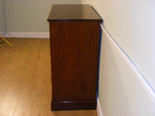 AN EDWARDIAN MAHOGANY AND INLAID CHEST OF DRAWERS - ADDITIONAL PHOTO 5