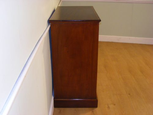 AN EDWARDIAN MAHOGANY AND INLAID CHEST OF DRAWERS - ADDITIONAL PHOTO 7