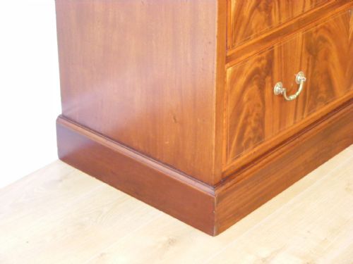 AN EDWARDIAN MAHOGANY AND INLAID CHEST OF DRAWERS - ADDITIONAL PHOTO 8