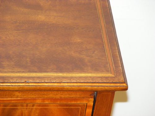 AN EDWARDIAN MAHOGANY AND INLAID CHEST OF DRAWERS - ADDITIONAL PHOTO 19