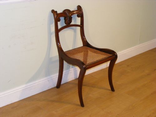 A SET OF FOUR REGENCY MAHOGANY DINING CHAIRS WITH CARVED BACK RAILS - ADDITIONAL PHOTO 3