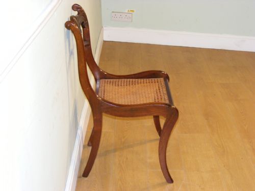 A SET OF FOUR REGENCY MAHOGANY DINING CHAIRS WITH CARVED BACK RAILS - ADDITIONAL PHOTO 4