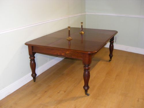 A 19TH CENTURY MAHOGANY EXTENDING DINING TABLE - ADDITIONAL PHOTO 1