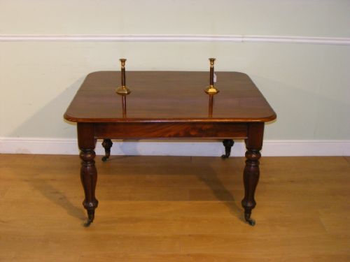 A 19TH CENTURY MAHOGANY EXTENDING DINING TABLE - ADDITIONAL PHOTO 4