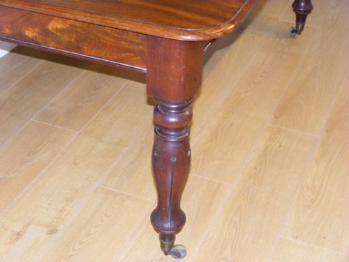 A 19TH CENTURY MAHOGANY EXTENDING DINING TABLE - ADDITIONAL PHOTO 6
