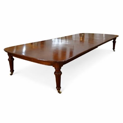 A LARGE 19TH CENTURY WINDOUT TABLE