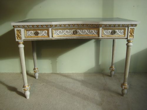 french painted and parcelgilt writing table - CATEGORY: ANTIQUE TABLES - DATED 1900