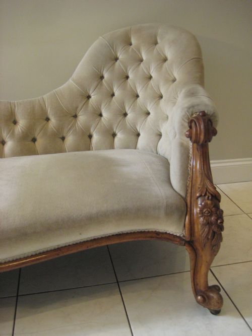 VICTORIAN WALNUT SOFA - ADDITIONAL PHOTO 2