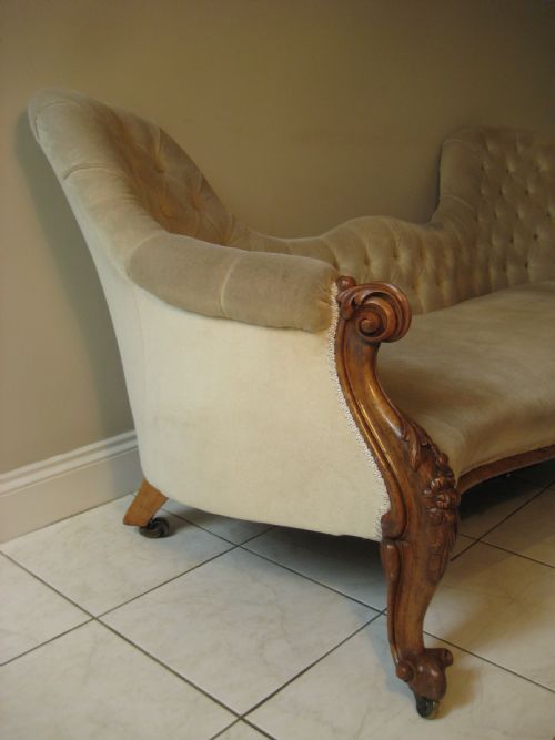 VICTORIAN WALNUT SOFA - ADDITIONAL PHOTO 3