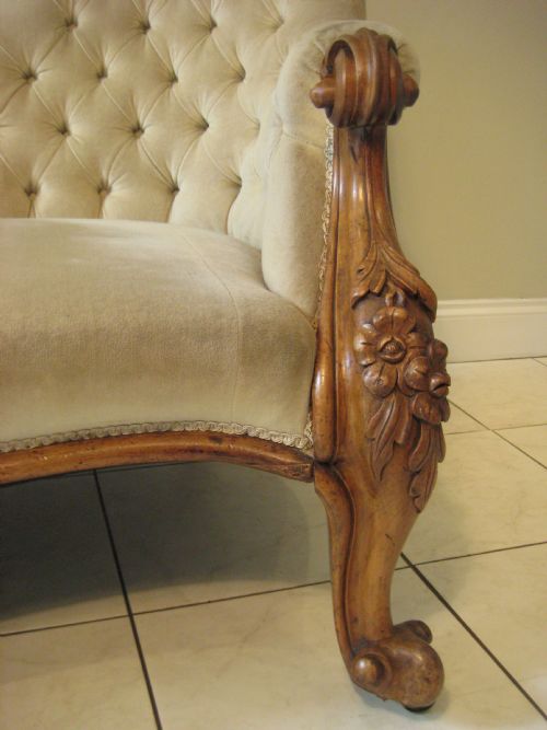 VICTORIAN WALNUT SOFA - ADDITIONAL PHOTO 4
