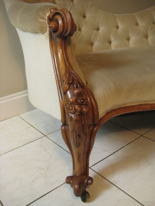 VICTORIAN WALNUT SOFA - ADDITIONAL PHOTO 5