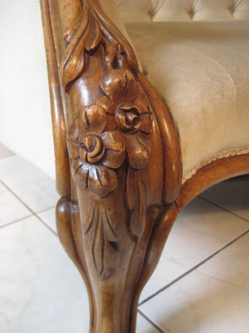 VICTORIAN WALNUT SOFA - ADDITIONAL PHOTO 6