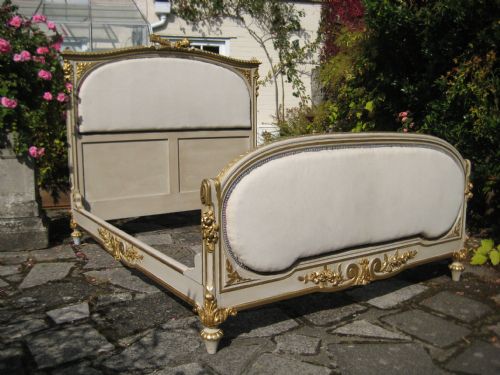 french painted and parcelgilt bed - CATEGORY: ANTIQUE BEDS - DATED 1900