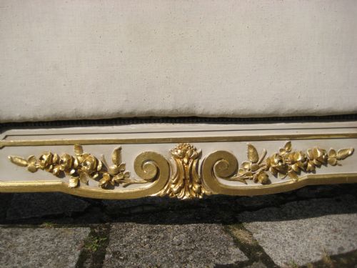 FRENCH PAINTED AND PARCELGILT BED - ADDITIONAL PHOTO 9