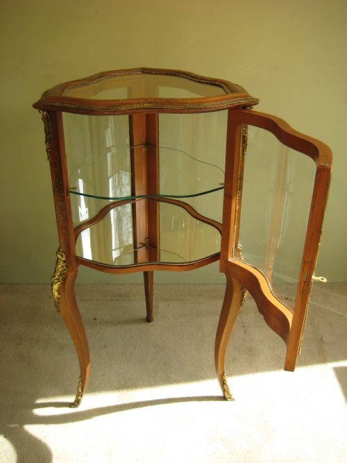FRENCH LACQUER VITRINE WITH SHAPED GLASS - ADDITIONAL PHOTO 5
