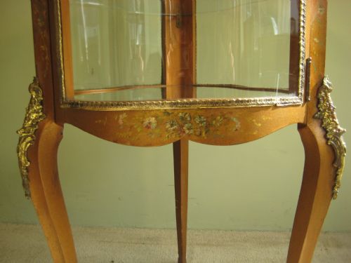 FRENCH LACQUER VITRINE WITH SHAPED GLASS - ADDITIONAL PHOTO 7