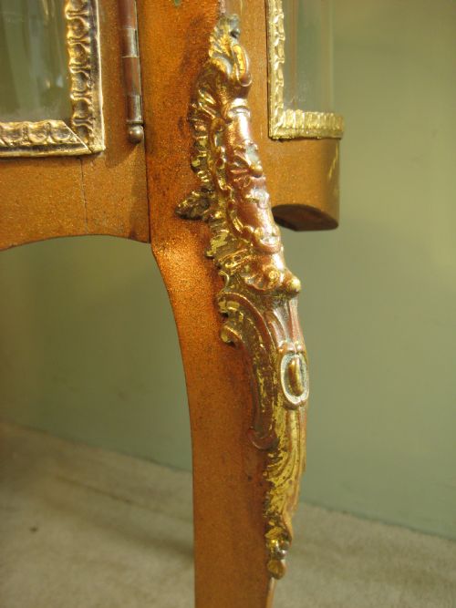 FRENCH LACQUER VITRINE WITH SHAPED GLASS - ADDITIONAL PHOTO 10