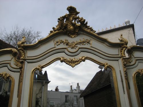 FRENCH LOUIS XV STYLE ARMOIRE - ADDITIONAL PHOTO 5