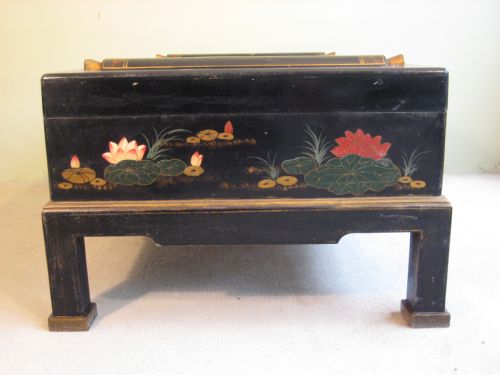 UNUSUAL CHINESE LACQUER TABLE - ADDITIONAL PHOTO 8