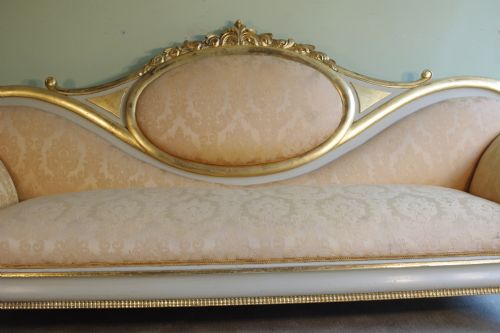 PAINTED AND PARCELGILT SOFACHAISE LONGUE - ADDITIONAL PHOTO 3