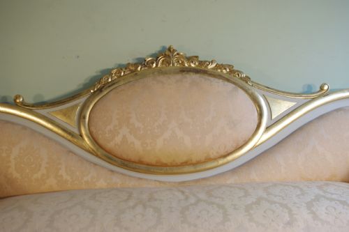 PAINTED AND PARCELGILT SOFACHAISE LONGUE - ADDITIONAL PHOTO 4