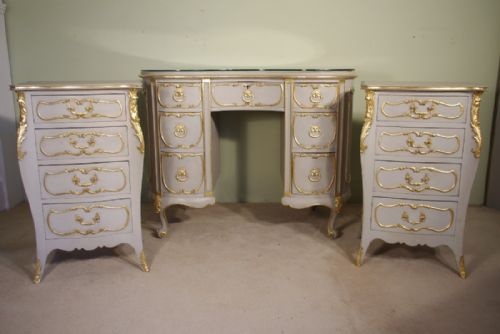 painted and parcelgilt dressing table and pair bedside cabinets - CATEGORY: ANTIQUE FURNITURE - DATED 1920