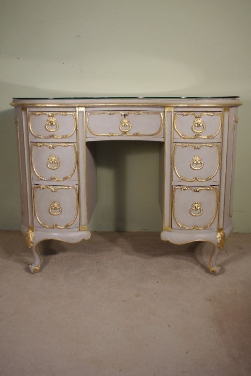 french painted and parcelgilt dressing table - CATEGORY: ANTIQUE DRESSING TABLES - DATED 1920