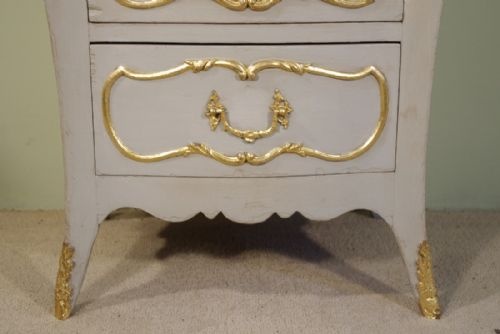 PAIR OF FRENCH PAINTED AND PARCELGILT BEDSIDE CABINETS - ADDITIONAL PHOTO 7