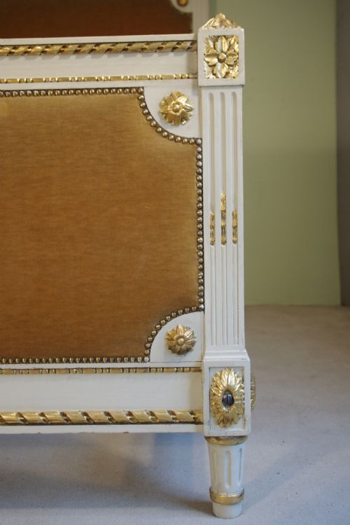 FRENCH LOUIS XVI STYLE PAINTED AND PARCELGILT 5FT DOUBLEKING SIZE BED - ADDITIONAL PHOTO 3