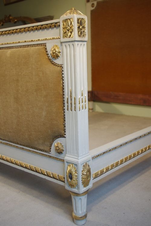 FRENCH LOUIS XVI STYLE PAINTED AND PARCELGILT 5FT DOUBLEKING SIZE BED - ADDITIONAL PHOTO 4