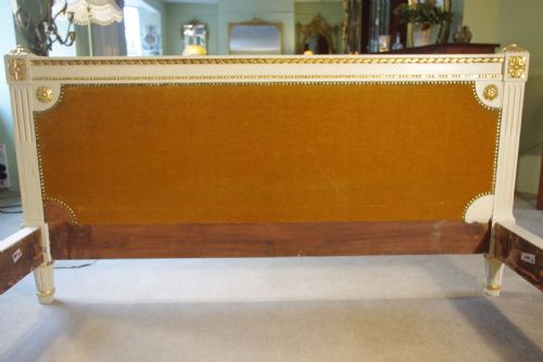 FRENCH LOUIS XVI STYLE PAINTED AND PARCELGILT 5FT DOUBLEKING SIZE BED - ADDITIONAL PHOTO 6