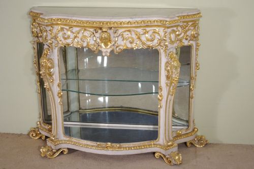 19TH CENTURY PAINTED AND PARCELGILT VITRINEDISPLAY CABINET - ADDITIONAL PHOTO 1