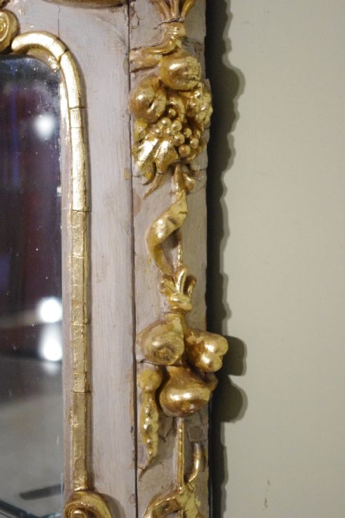 19TH CENTURY PAINTED AND PARCELGILT VITRINEDISPLAY CABINET - ADDITIONAL PHOTO 9
