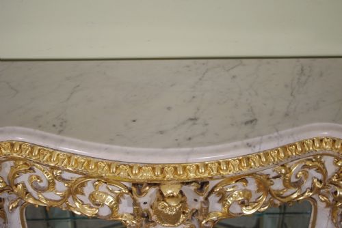 19TH CENTURY PAINTED AND PARCELGILT VITRINEDISPLAY CABINET - ADDITIONAL PHOTO 14