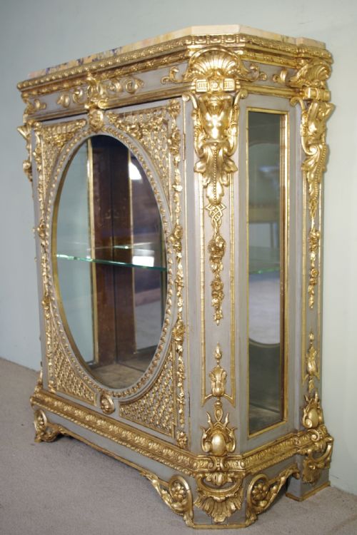FRENCH PAINTED AND PARCELGILT VITRINE WITH MARBLE TOP - ADDITIONAL PHOTO 3