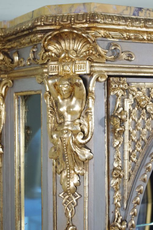 FRENCH PAINTED AND PARCELGILT VITRINE WITH MARBLE TOP - ADDITIONAL PHOTO 9