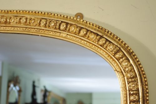 19TH CENTURY ENGLISH GILT LARGE ARCH TOP OVERMANTLE MIRROR - ADDITIONAL PHOTO 3