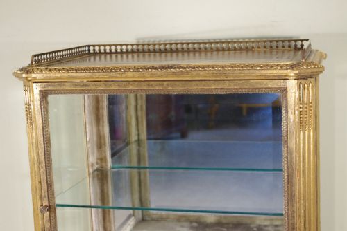 FRENCH GILT VITRINEDISPLAY CABINET - ADDITIONAL PHOTO 3