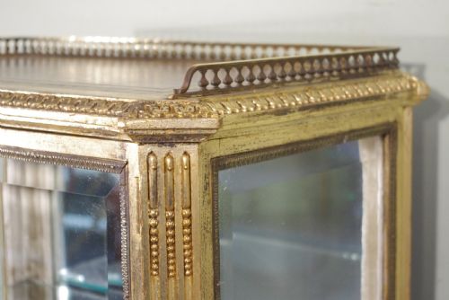 FRENCH GILT VITRINEDISPLAY CABINET - ADDITIONAL PHOTO 4