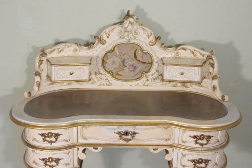 1920'S FRENCH PAINTED AND PARCELGILT DRESSING TABLE - ADDITIONAL PHOTO 3