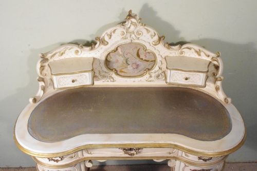 1920'S FRENCH PAINTED AND PARCELGILT DRESSING TABLE - ADDITIONAL PHOTO 5
