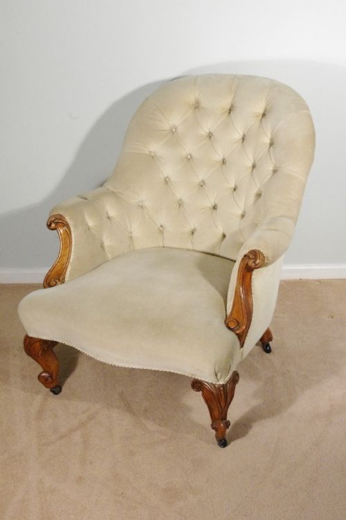 victorian walnut button back armchair - CATEGORY: ANTIQUE CHAIRS - DATED VICTORIAN