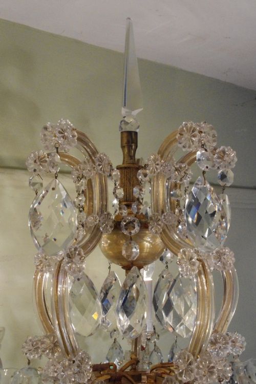 STUNNING PAIR OF CRYSTAL CANDELABRA LIGHTS ON GILT TORCHERES - ADDITIONAL PHOTO 6