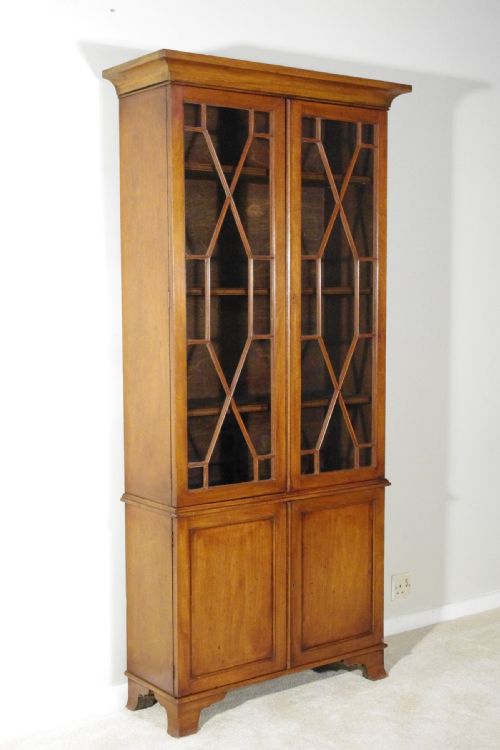 SMALL EDWARDIAN MAHOGANY BOOKCASE - ADDITIONAL PHOTO 1