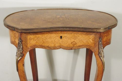 FRENCH ORMOLU MOUNTED KINGWOOD WORKOCCASIONAL TABLE WITH PARQUETRY AND MARQUETRY INLAY - ADDITIONAL PHOTO 1