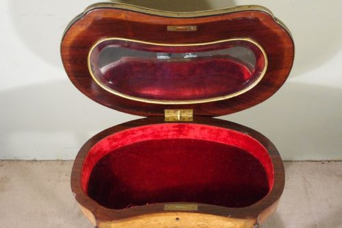 FRENCH ORMOLU MOUNTED KINGWOOD WORKOCCASIONAL TABLE WITH PARQUETRY AND MARQUETRY INLAY - ADDITIONAL PHOTO 9