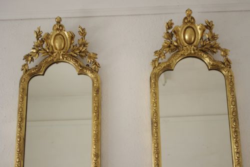 PAIR OF VICTORIAN GILT GIRANDOLES WITH BRACKETS - ADDITIONAL PHOTO 1