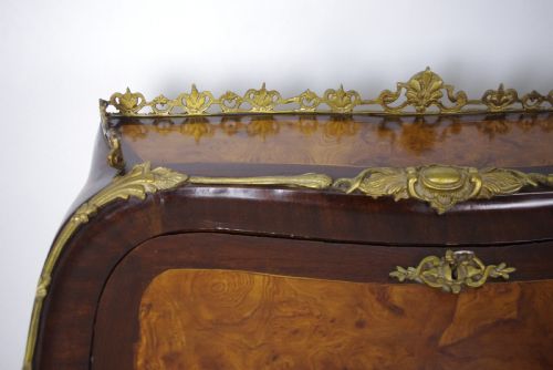 FRENCH LOUIS XV STYLE BUREAU DE DAME WITH GILT METAL MOUNTS - ADDITIONAL PHOTO 15