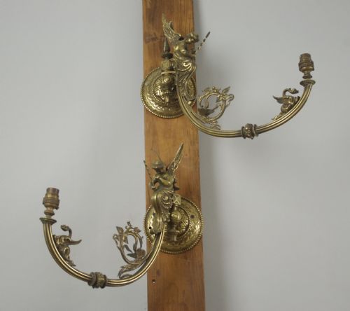 PAIR OF DECORATIVE VICTORIAN BRASS WALL LIGHTS - ADDITIONAL PHOTO 1